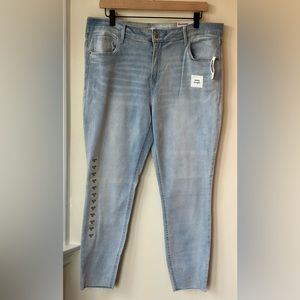 Old Navy Rockstar Super Skinny Ankle Length Light Wash size 16